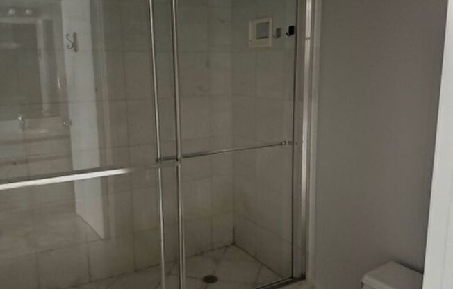 2 beds, 2 baths, $2,500, Unit #802