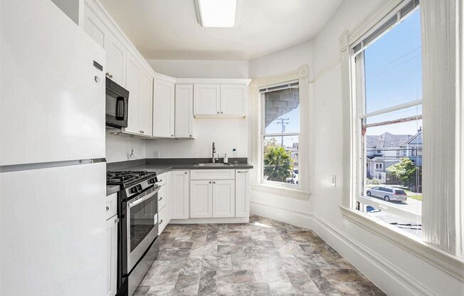 1813 Clinton Ave #B - 3 bedroom | 1 bath | Upper unit