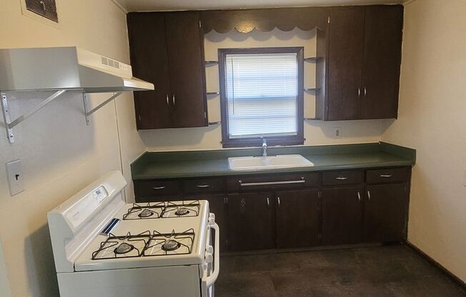 2 beds, 1 bath, $950