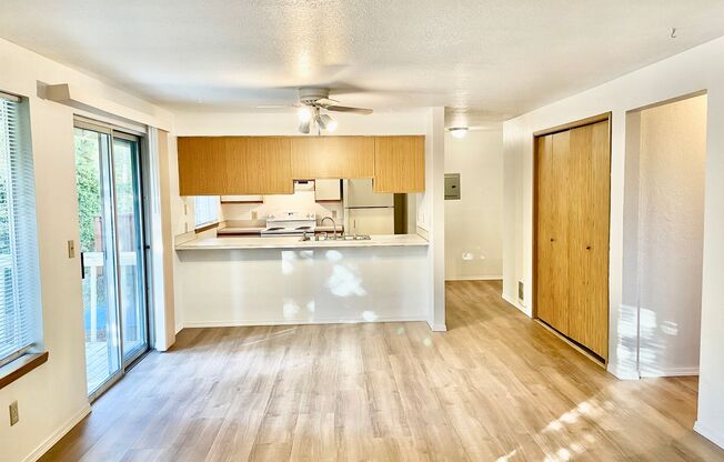 2 Bed 1 Bath Upper Unit Apt In Lynnwood, $2095/MO