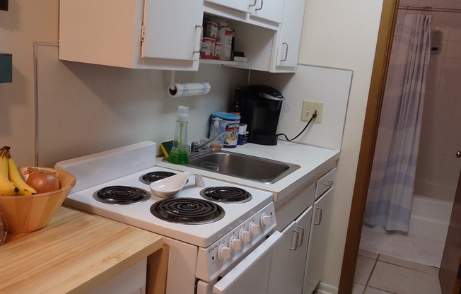 1 bed, 1 bath, $675, Unit 4B