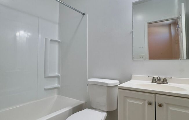 Charming 2BD/3BA Townhome with Bonus Room in Baltimore Highlands, MD!