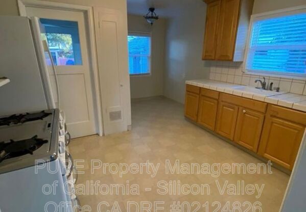 164 N MURPHY AVE