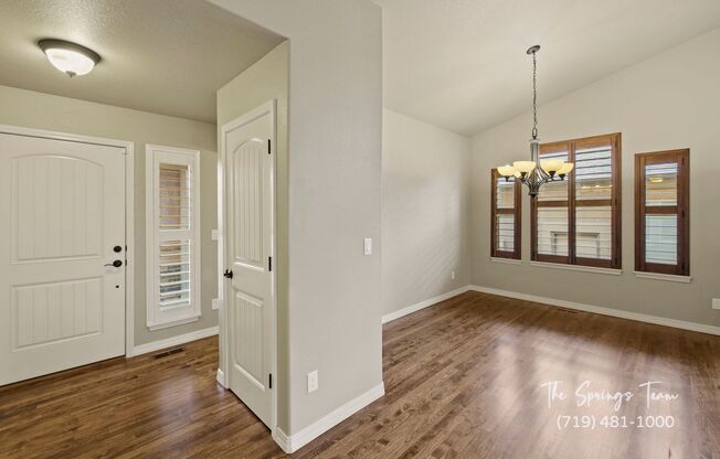 BEAUTIFUL 4BD + BONUS ROOM/3BA/3 CAR GARAGE in FLYING HORSE! - Security Deposit Waiver Available