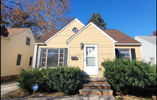 3 beds, 1 bath, $1,250