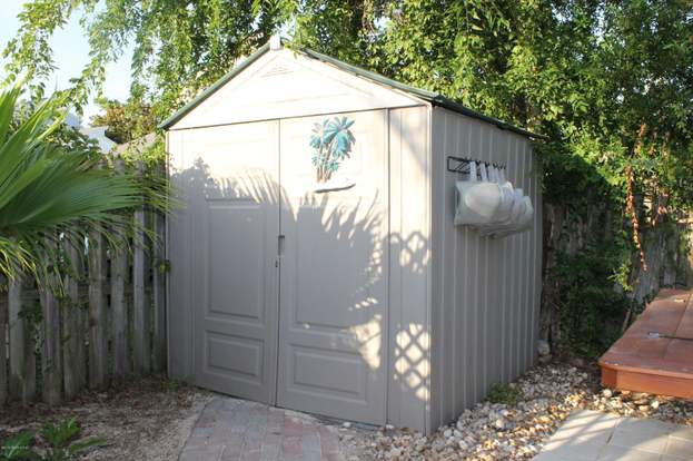 1047 HIBISCUS ST
