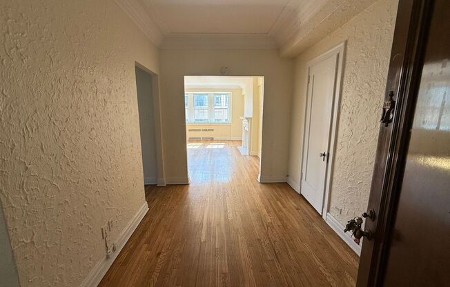 2 beds, 2 baths, 1,303 sqft, $2,200, Unit New King Edward  401