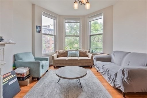242 NEWBURY ST