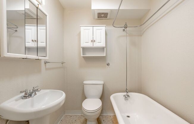 Studio, 1 bath, 399 sqft, $1,399, Unit 103