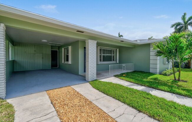 Beautifully maintained 2-bed/2-bath single-family residence is available for rent in one of West Palm Beach’s most convenient and desirable neighborhoods.