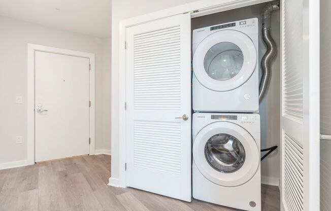 2 beds, 2 baths, 927 sqft, $1,935, Unit B220