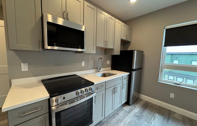 1 bed, 1 bath, $2,100, Unit 405