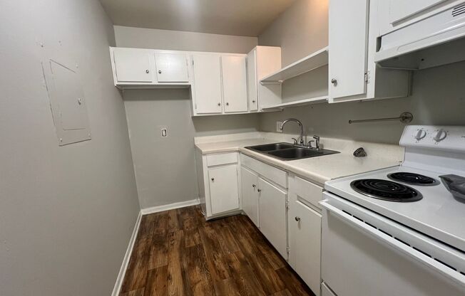 1 bed, 1 bath, 560 sqft, $1,135, Unit 11