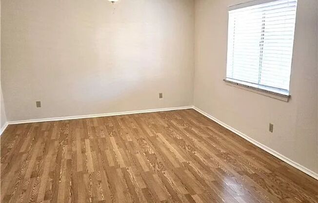 Move-in ready 3-bed, 1.5-bath Upstairs condo just minutes from downtown San Marcos and Texas State University!
