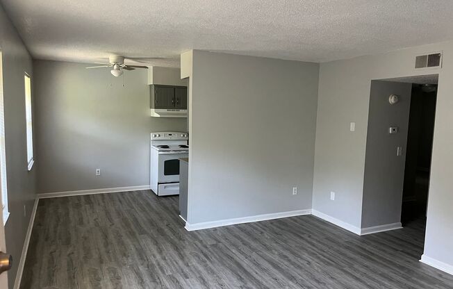 2 beds, 1 bath, $785