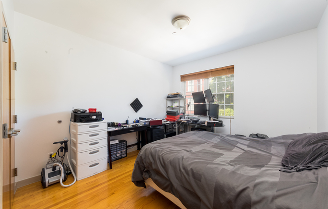 713 METROPOLITAN AVE