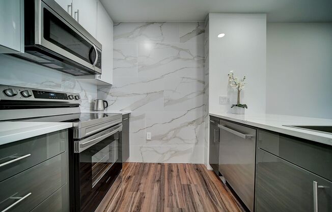 1 bed, 1 bath, 707 sqft, $1,980, Unit 610