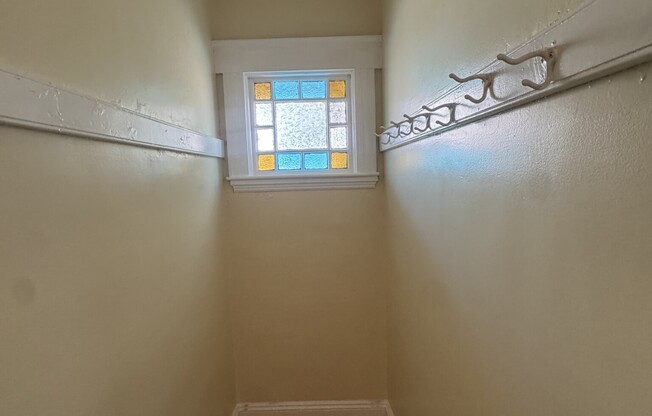24 FARRAGUT AVE