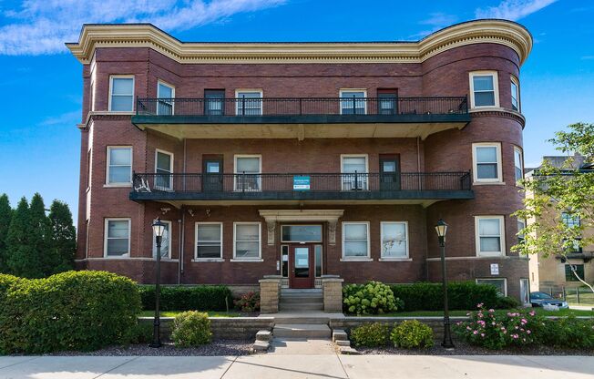 3 beds, 2 baths, 1,700 sqft, $1,600, Unit 06