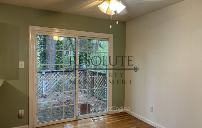 2204 BRETT CIR