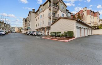 Beautiful Must See Two Bedroom Condo in Cedar Mill Neighborhood!