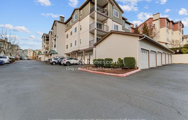 Beautiful Must See Two Bedroom Condo in Cedar Mill Neighborhood!
