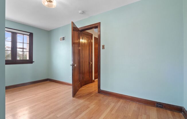 3 beds, 1.5 baths, $1,795, Unit 2906