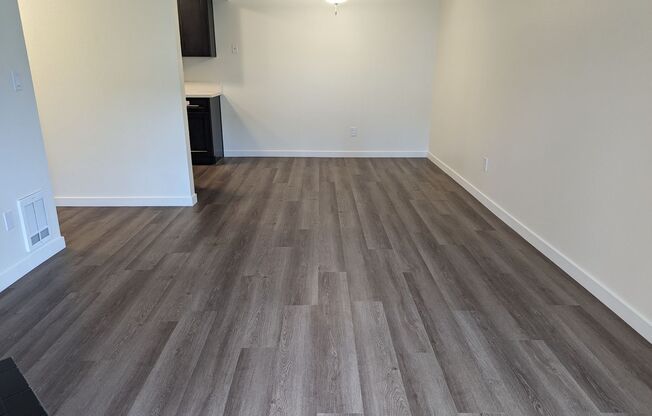 2 beds, 1 bath, 810 sqft, $2,095, Unit E107