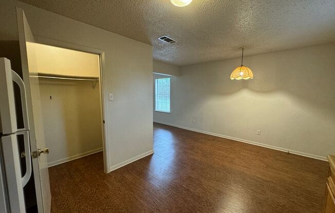 3 beds, 1.5 baths, 1,423 sqft, $1,050