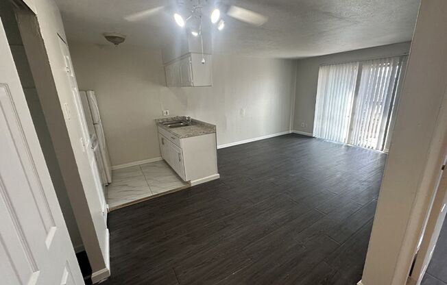 1 bed, 1 bath, 560 sqft, $825, Unit 605-22