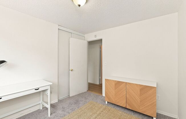 3 beds, 1 bath, 864 sqft, $1,895, Unit 15