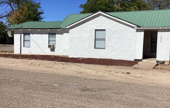 Spacious Vintage 3 Bed 1 Bath!