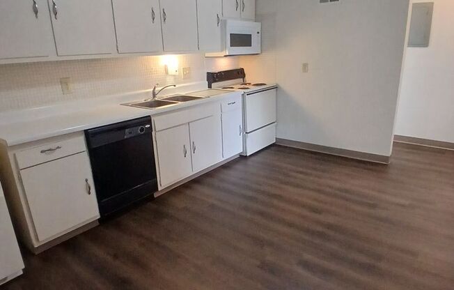 2 beds, 1 bath, 1,000 sqft, $950, Unit 4080-201