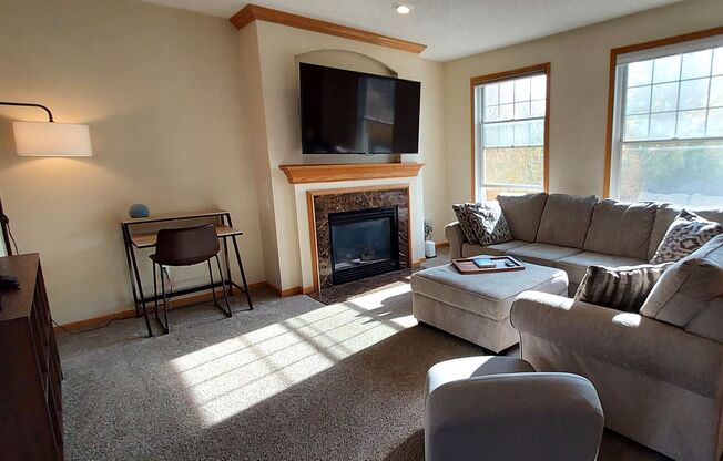 3 beds, 2.5 baths, $2,250, Unit UNIT B