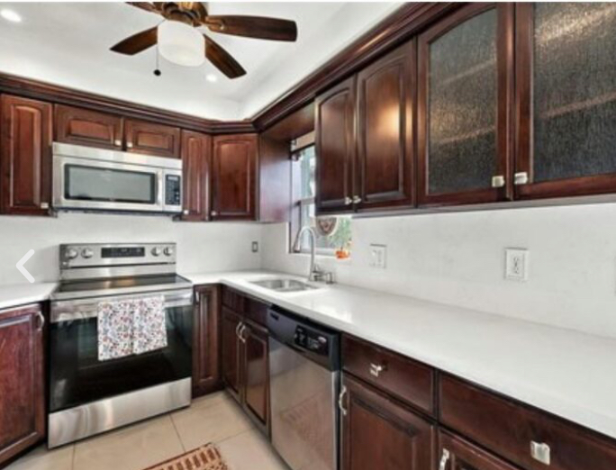 226 E CEDARWOOD CIR
