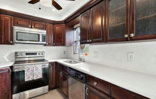 226 E CEDARWOOD CIR