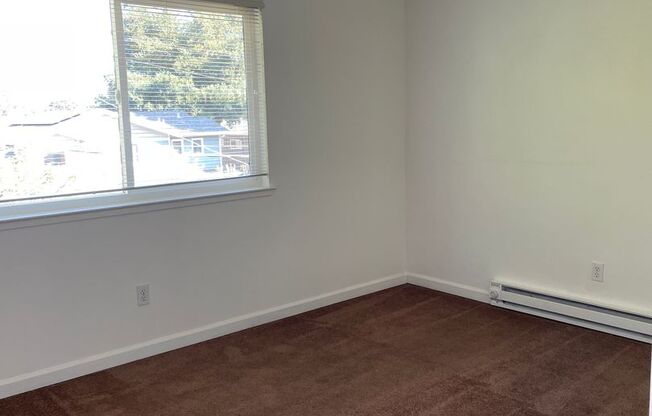 2 beds, 1 bath, $2,500, Unit 77