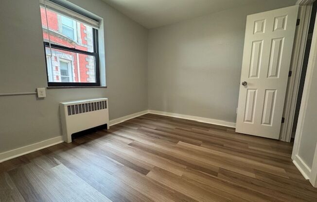 1 bed, 1 bath, 450 sqft, $1,549, Unit 5326 Fifth Ave. #17