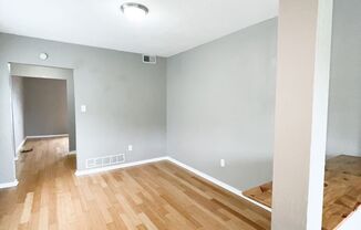 2 beds, 1 bath, $1,400, Unit Apt 2 (Top)