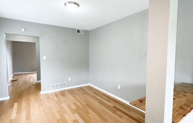 2 beds, 1 bath, $1,400, Unit Apt 2 (Top)