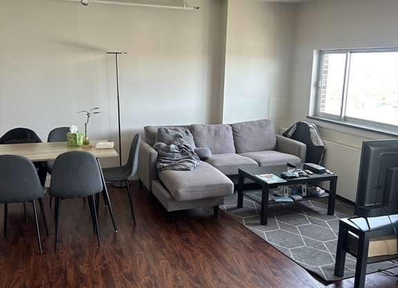 2 beds, 2 baths, 950 sqft, $3,900, Unit 801
