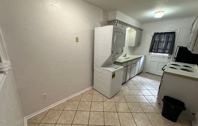 2 beds, 1 bath, $790