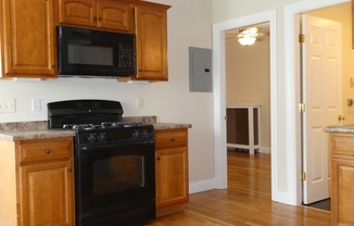 2 beds, 1 bath, 850 sqft, $2,200, Unit 2