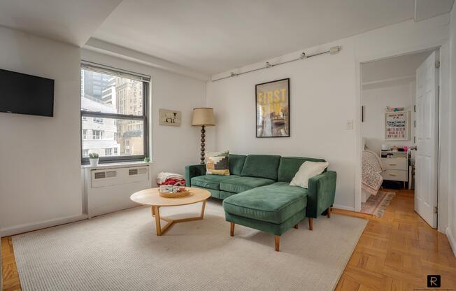 140 E 56 ST