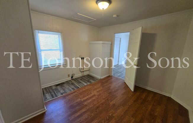 2 beds, 1 bath, $995