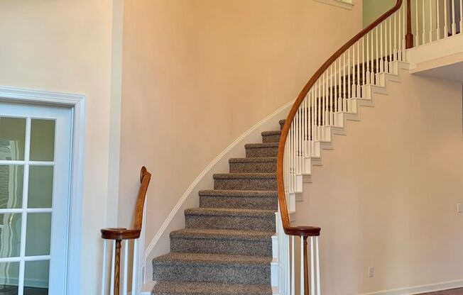 AMAZING Luxurious Residence, Near Educational Facilities, With Upscale Amenities!