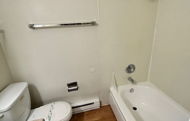 2 beds, 1 bath, $1,650, Unit 64