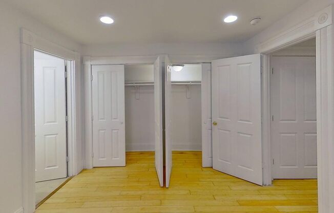 3 beds, 3 baths, 1,800 sqft, $2,399, Unit 16
