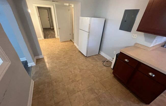 1 bed, 1 bath, $1,195, Unit A