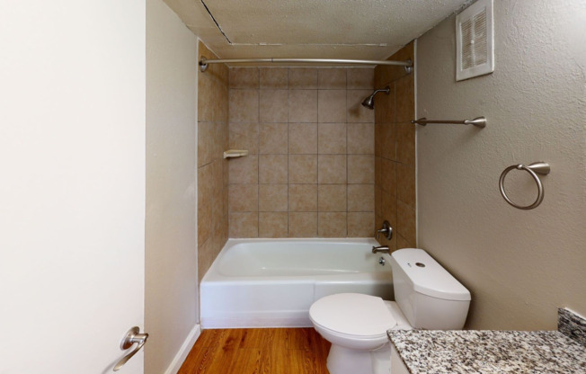 1 bed, 1 bath, 705 sqft, $1,145, Unit 1945 Peoria St #311